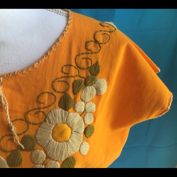 Mexican Muslin Peasant Style Embroidered Blouses - Picture 6 of 6